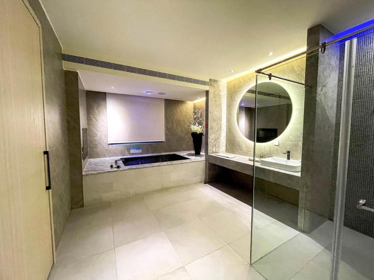 Fifth Avenue Motel Taichung Extérieur photo