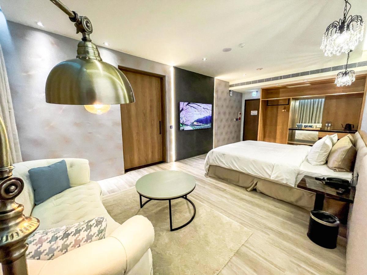 Fifth Avenue Motel Taichung Extérieur photo