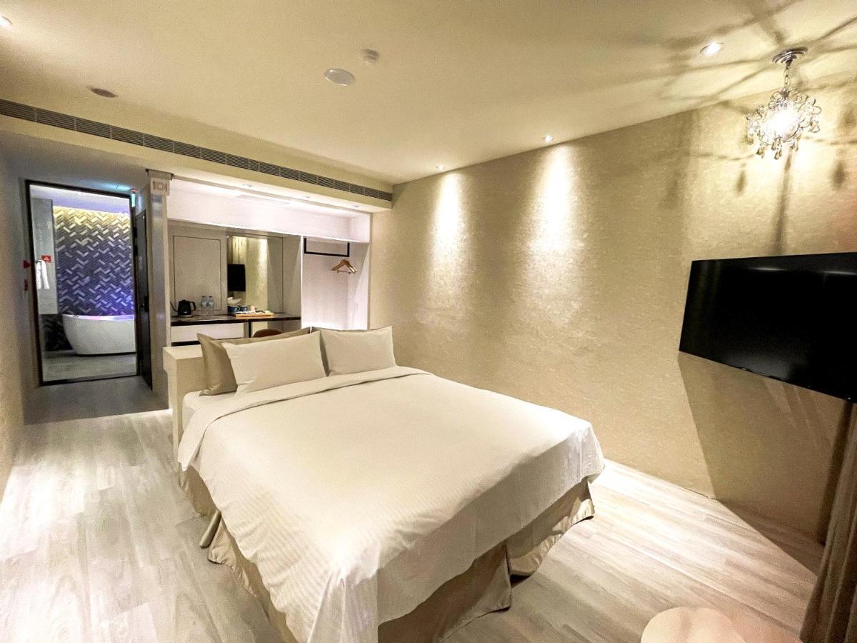 Fifth Avenue Motel Taichung Extérieur photo