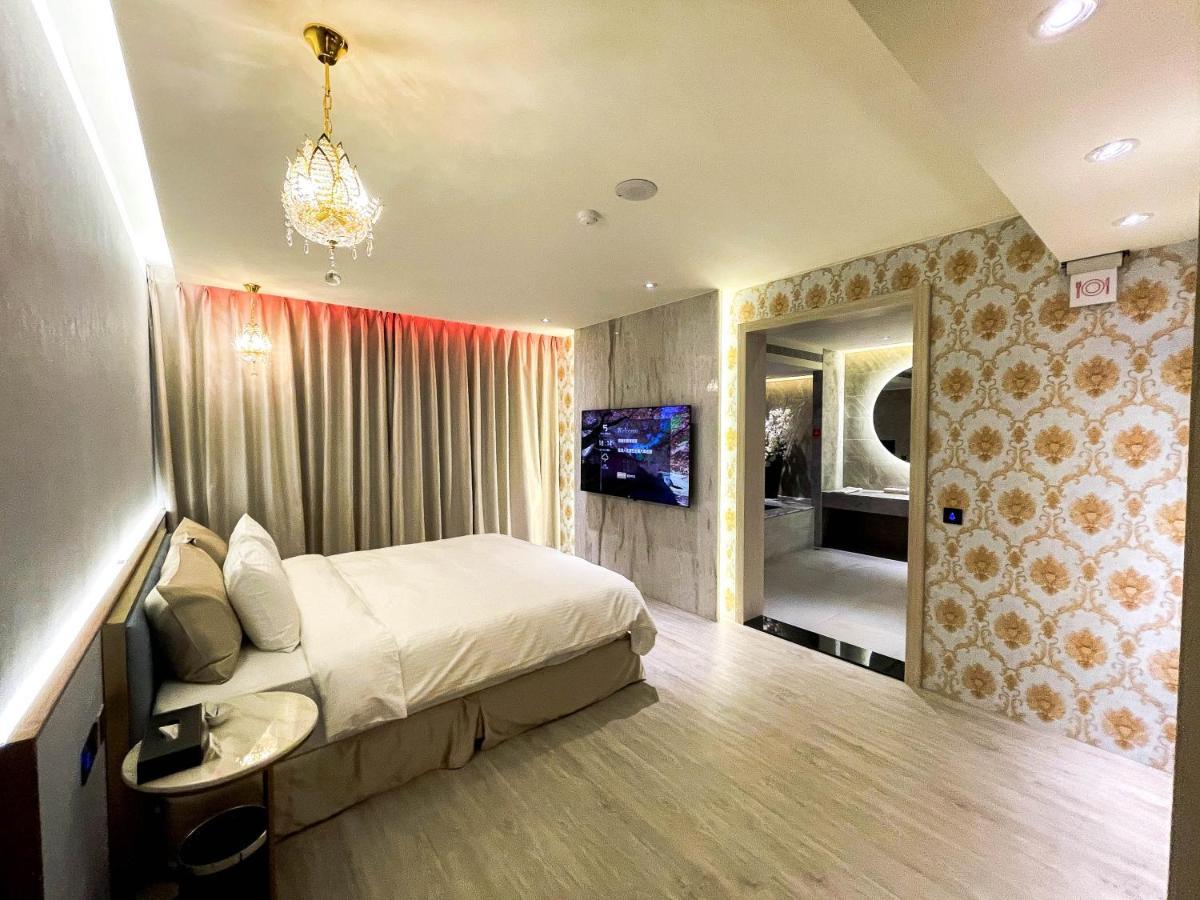 Fifth Avenue Motel Taichung Extérieur photo