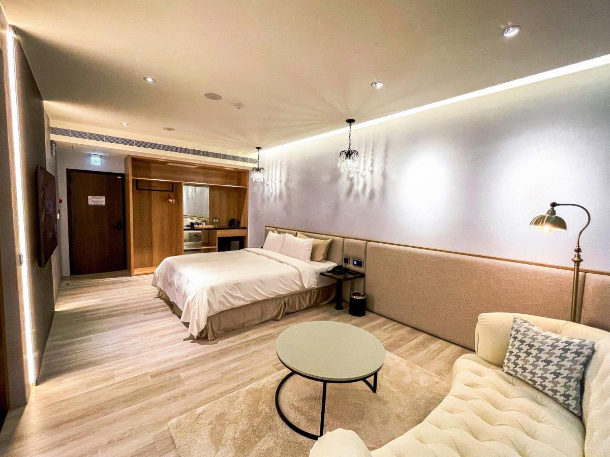 Fifth Avenue Motel Taichung Extérieur photo
