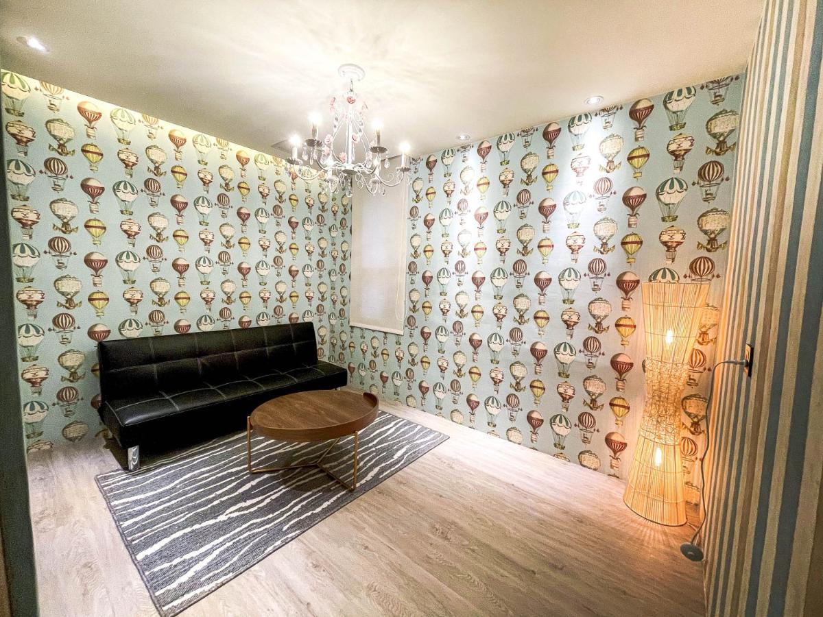Fifth Avenue Motel Taichung Extérieur photo