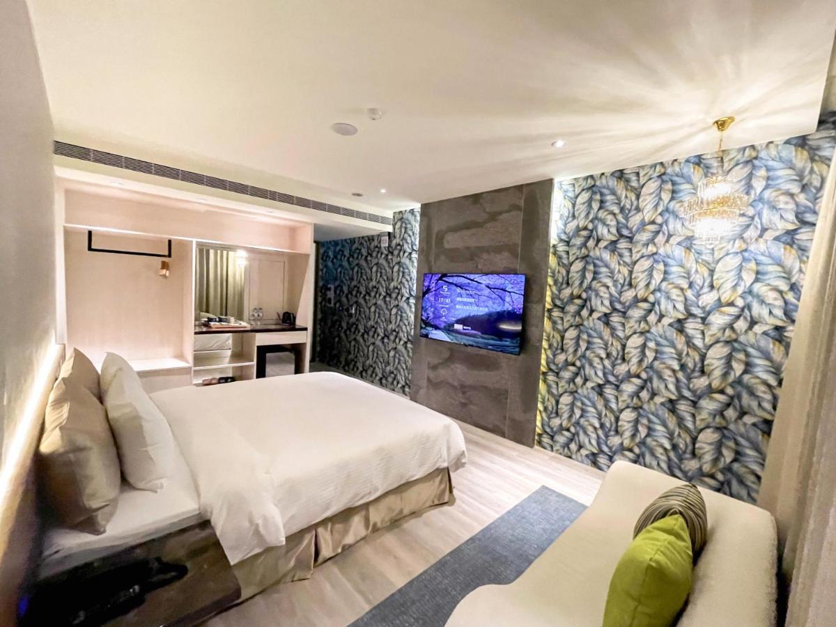 Fifth Avenue Motel Taichung Extérieur photo