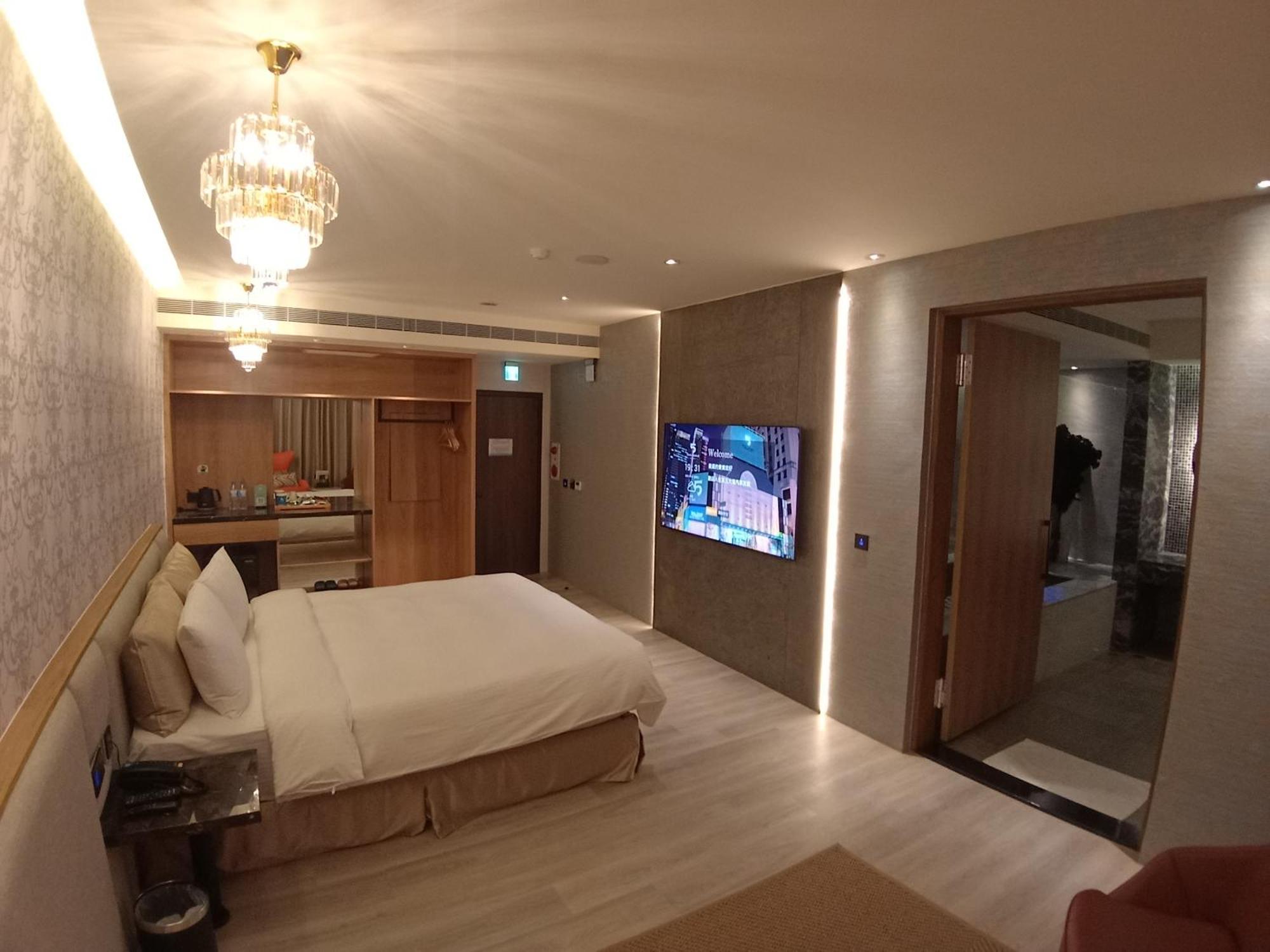 Fifth Avenue Motel Taichung Extérieur photo