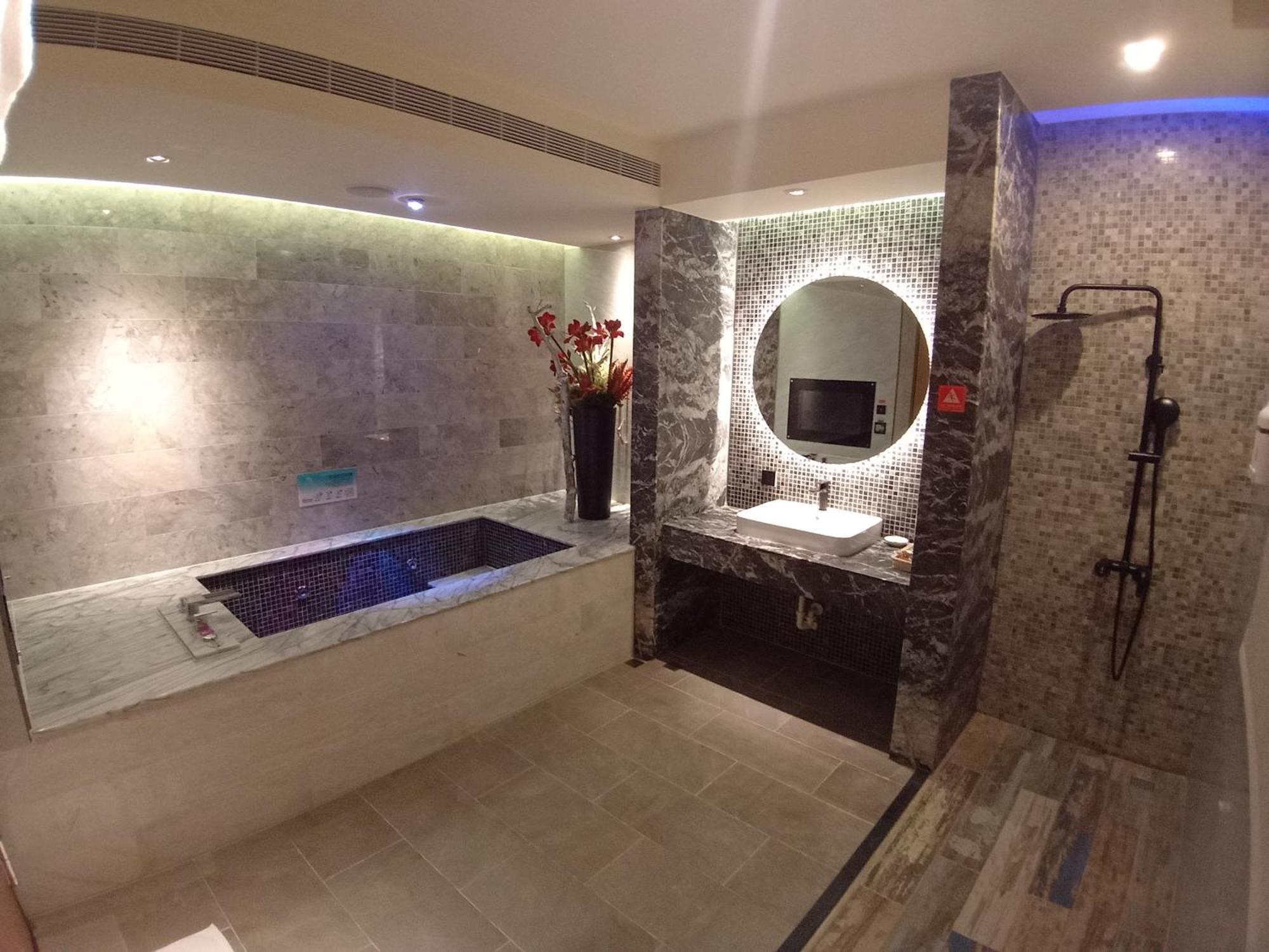 Fifth Avenue Motel Taichung Extérieur photo